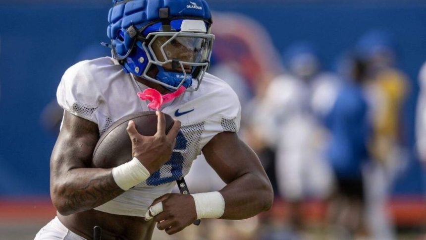 Boise State running back Sire Gaines takes a handoff during fall camp drills in Boise last weekend. Darin Oswald doswald@idahostatesman.com