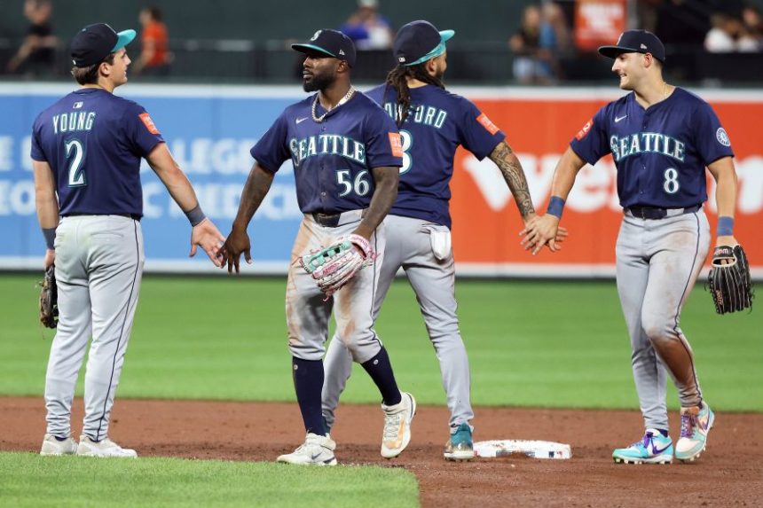 Seattle Mariners players celebrate after a game against the Baltimore Orioles, Tuesday, Aug. 12, 2025, in Baltimore. (AP Photo/Daniel Kucin Jr.)