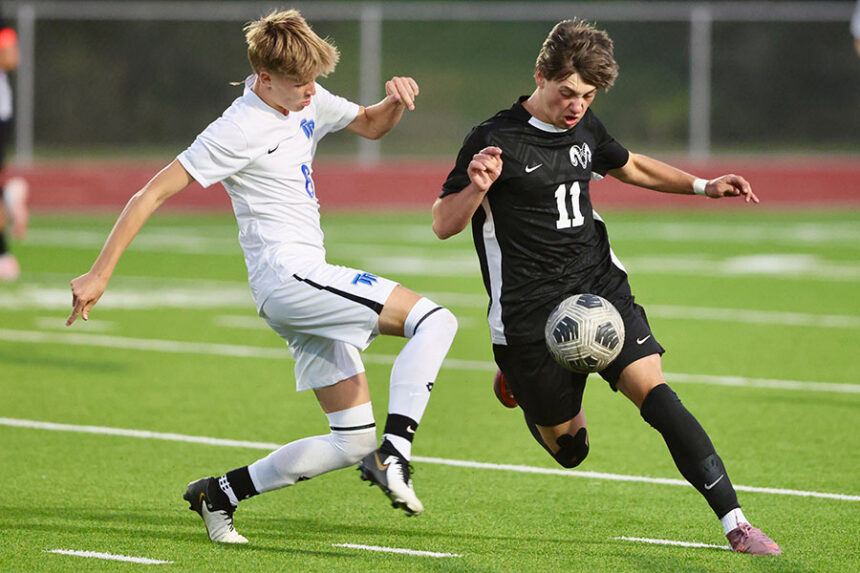Thunder Ridge Tanner Layton challenges Highland Kayson Ryerson