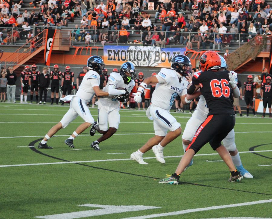 Skyline's Zyan Crockett takes a handoff during Friday's game. | Allan Steele, EastIdahoSports.com.