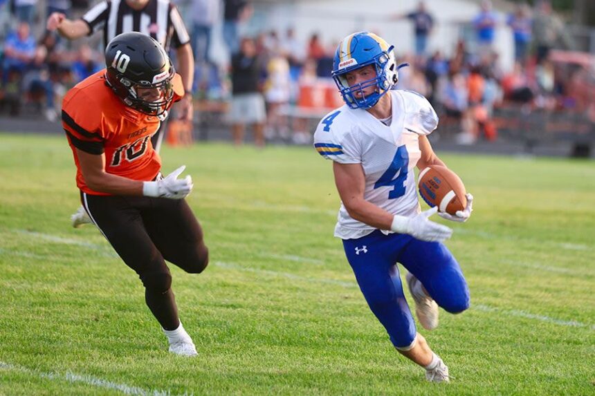 Ririe senior Garrett Van Noy turns the corner for a six-yard touchdown run. | EastIdahoSports.com