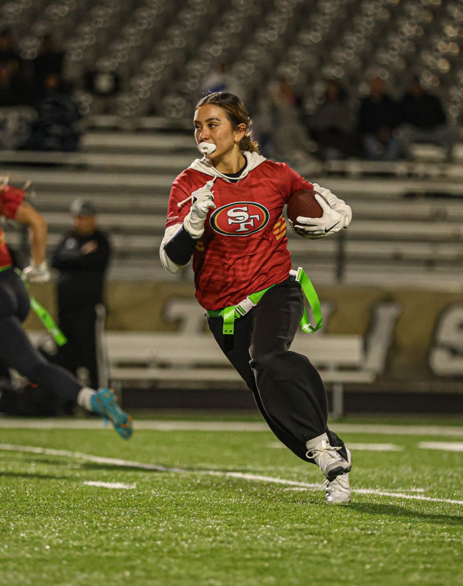 Miya Freeman of the 49ers looks for yardage against the Steelers' defense. | Courtesy Heidi Freeman.