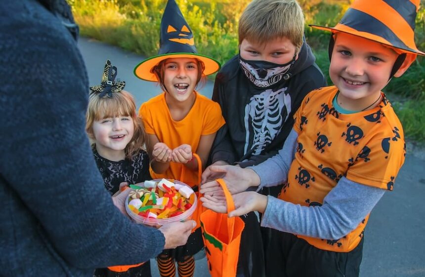 kids trick-or-treating