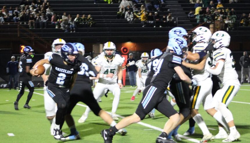 Skyline quarterback John Giannini looks for running room against the Bonneville defense. | Allan Steele, EastIdahoSports.com.