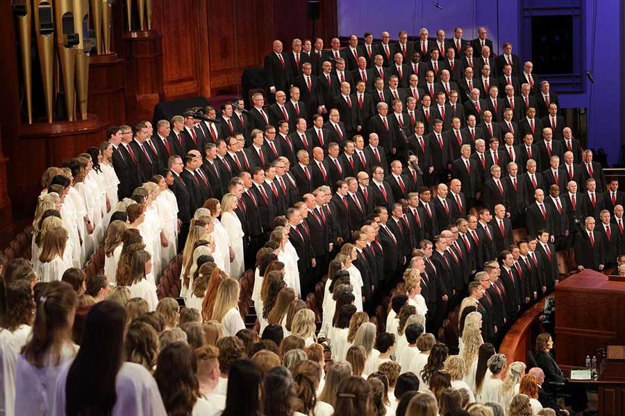 Tabernacle Choir at Temple Square during funeral for Russell M. Nelson