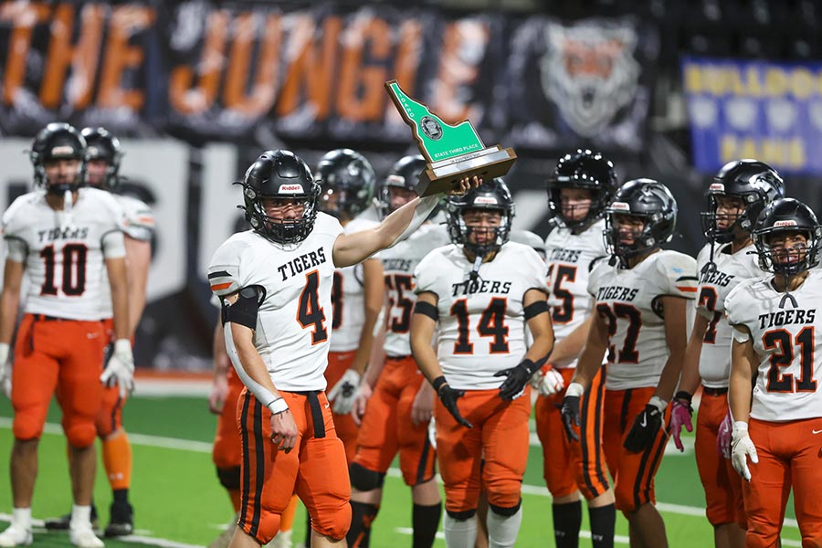 Aberdeen Lupe Ortiz third-place trophy