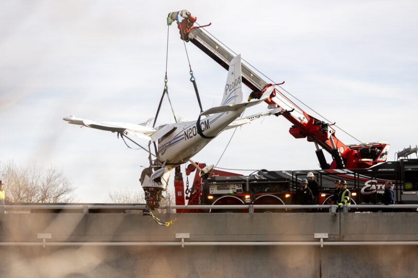 Crews working on lifiting a plan that has crashed into the Snake River near the Rose Road Bridge near Blackfoot. | Daniel V. Ramirez, EastIdahoNews.com