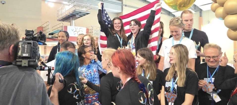 Mia Sim (top left) with members of Merylmpics Team U.S.A. in May 2025. Sim is hosting the Mermaid Trials Competition in Utah in May 2026. (Photo: Mia Sim)