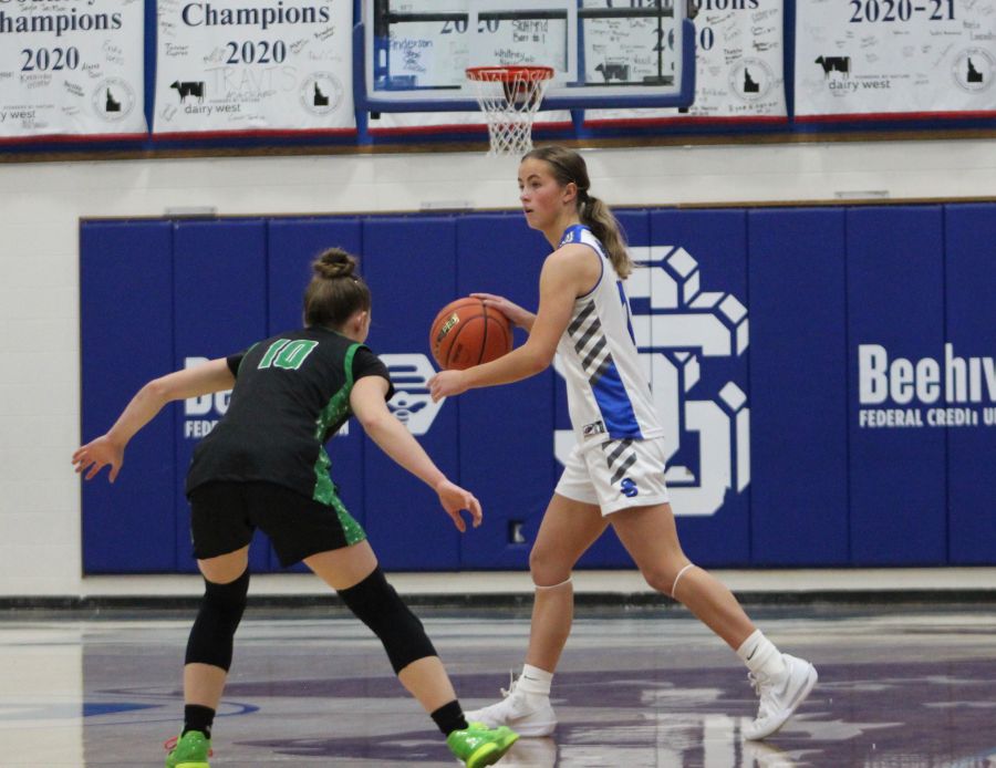 Sugar-Salem guard Andee Petterson brings the ball upcourt against Blackfoot. | Allan Steele.