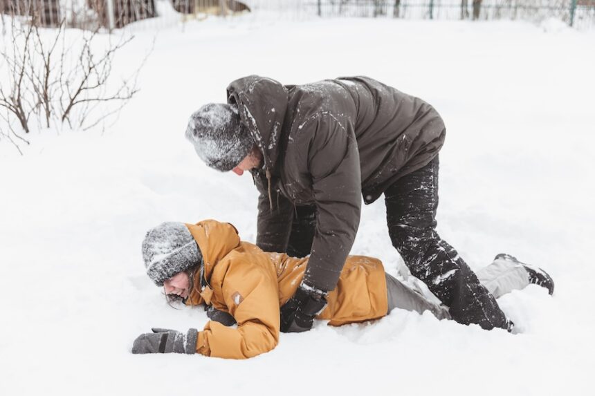 dad and daughter play snowballs in the yard famil 2024 10 24 03 08 48 utc