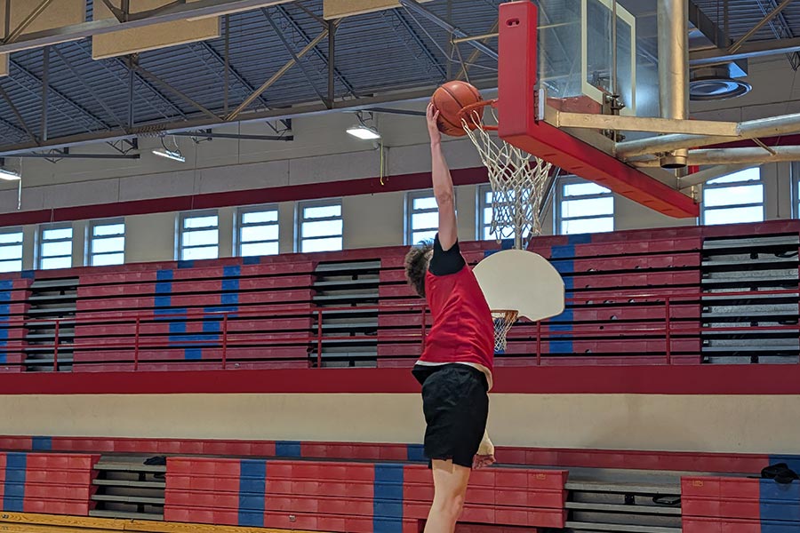Marsh Valley's 5-foot-7 Jaxson Smith dunks