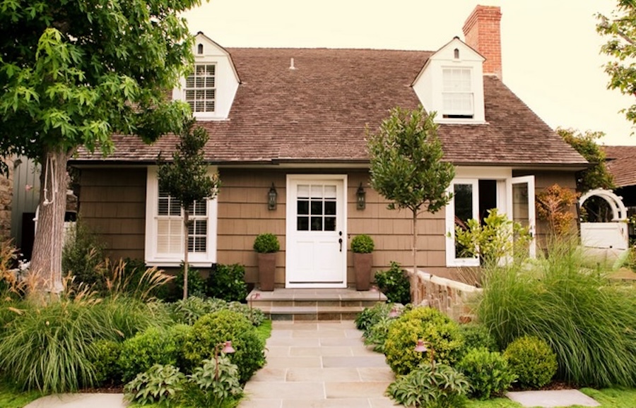 Photo 1 Small house symetry Molly Wood