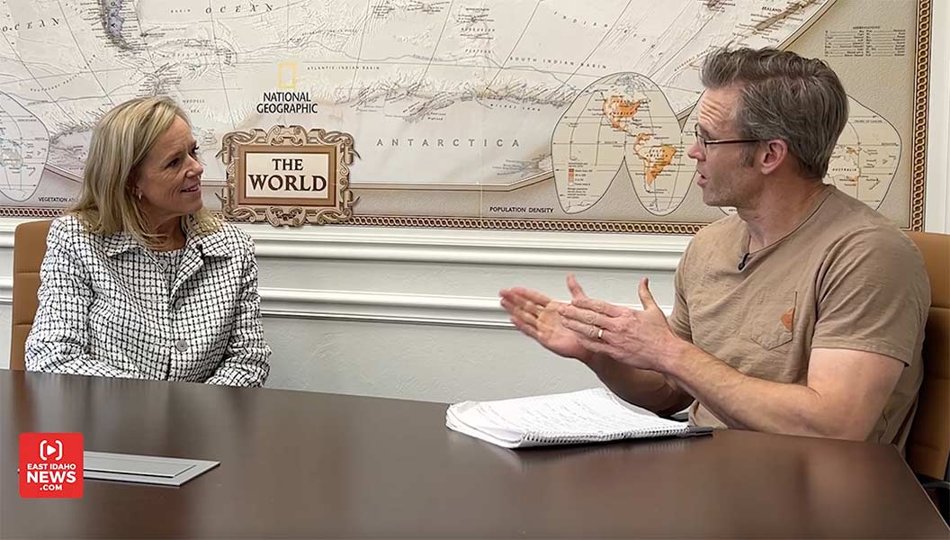 EastIdahoNews.com reporter Rett Nelson, right, speaking with Mayor Lisa Burtenshaw. | Rett Nelson, EastIdahoNews.com