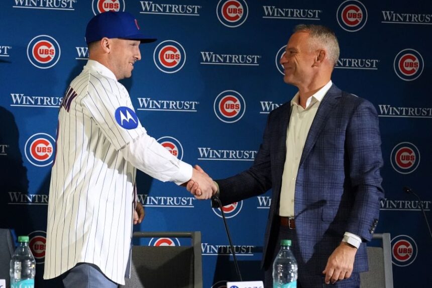 New Chicago Cubs infielder Alex Bregman, left, shakes hands with Chicago Cubs president of baseball operations Jed Hoyer at a news conference in Chicago, on Thursday, Jan. 15, 2026. (AP Photo/Nam Y. Huh)