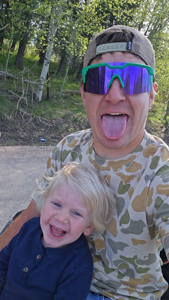 Dan Richins with one of his children. | GoFundMe