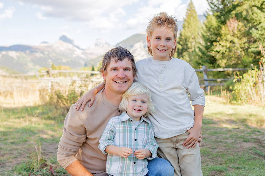 Dan Richins with two of children. | GoFundMe