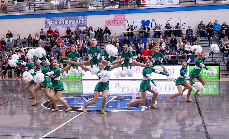 Blackfoot dance team