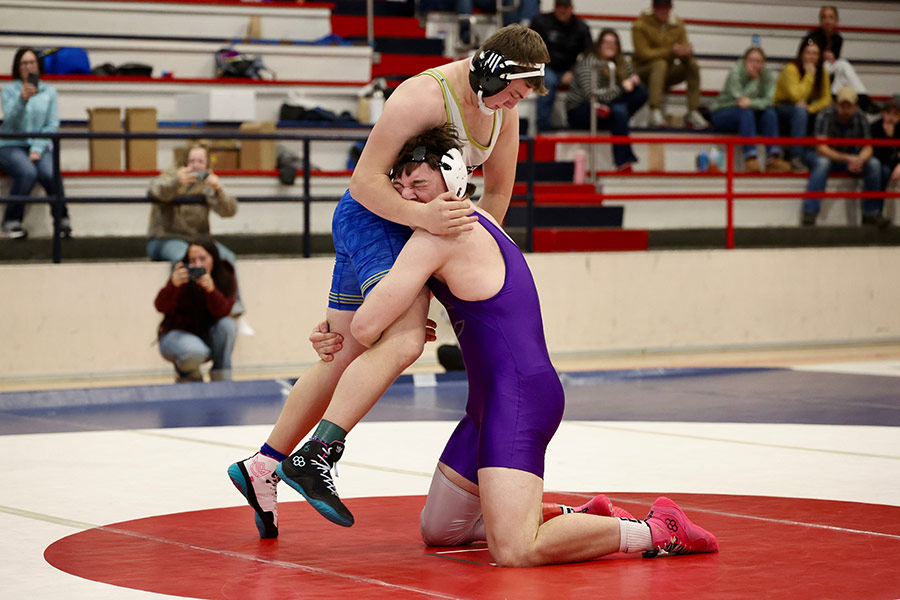 Century Rogan Boomer v Preston Hunter Hansen at district meet 215 pounds