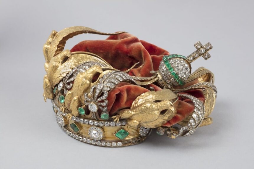 The crown of Empress Eugénie pictured before it will be sent off to repairs.