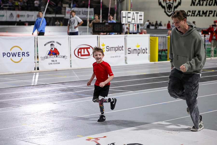 2024 Paralympic gold medalist Hunter Woodhall races a young double-amputee fan Saturday during the 2026 Simplot Games