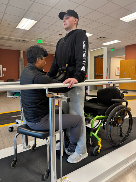 Paisley Peterson and Karter Robison at physical therapy. | Courtesy of Paisley Peterson