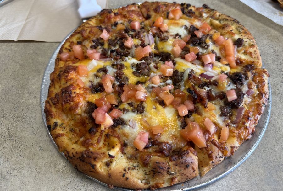 Cheeseburger pizza