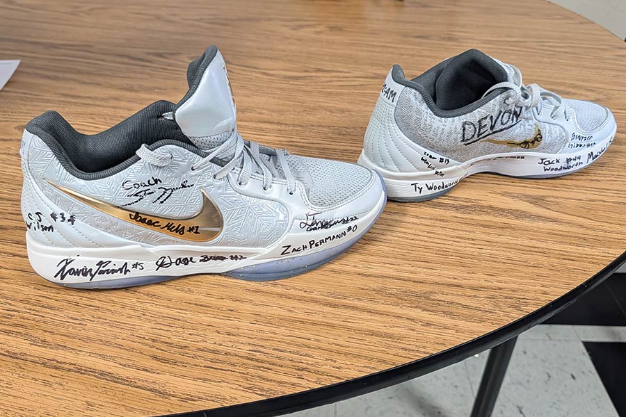 Rockland boys basketball players and coaches sign Woodrow Lowder shoes