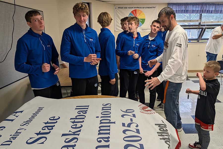 Rockland Shae Neal explains to players how to sign banner