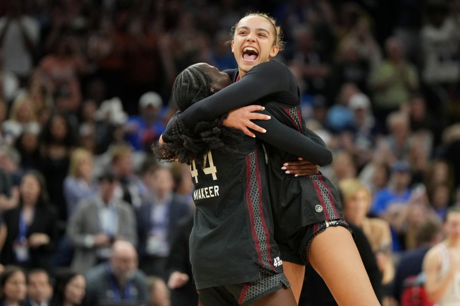 South Carolina smothers UConn 62-48 to advance to NCAA title game, snaps Huskies’ 54-game win streak