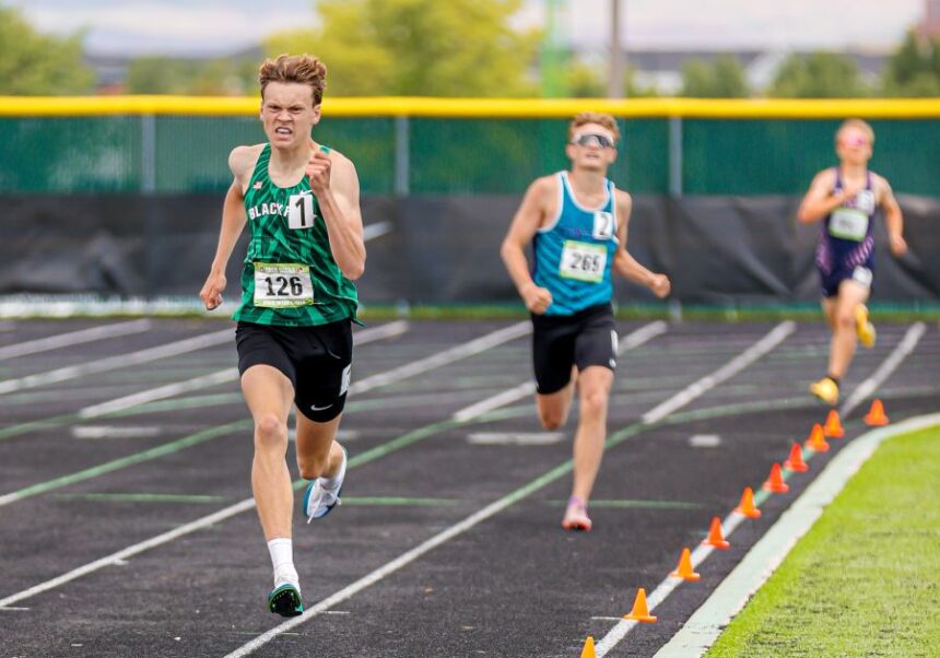 Blackfoot's Owen Gregory runs to victory in the 5A 800 final. | steve steveconnerphotography.com.