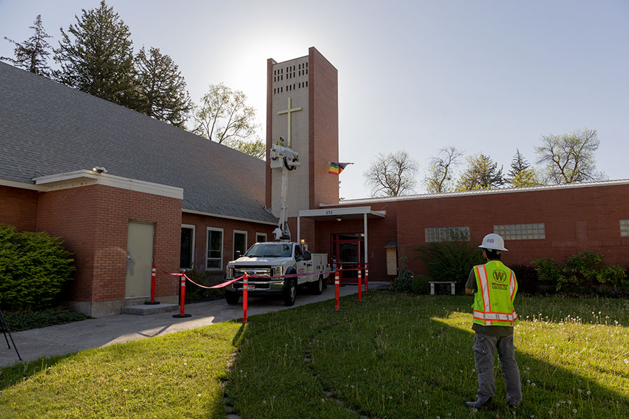 St. Luke’s Episcopal Church installs new cross