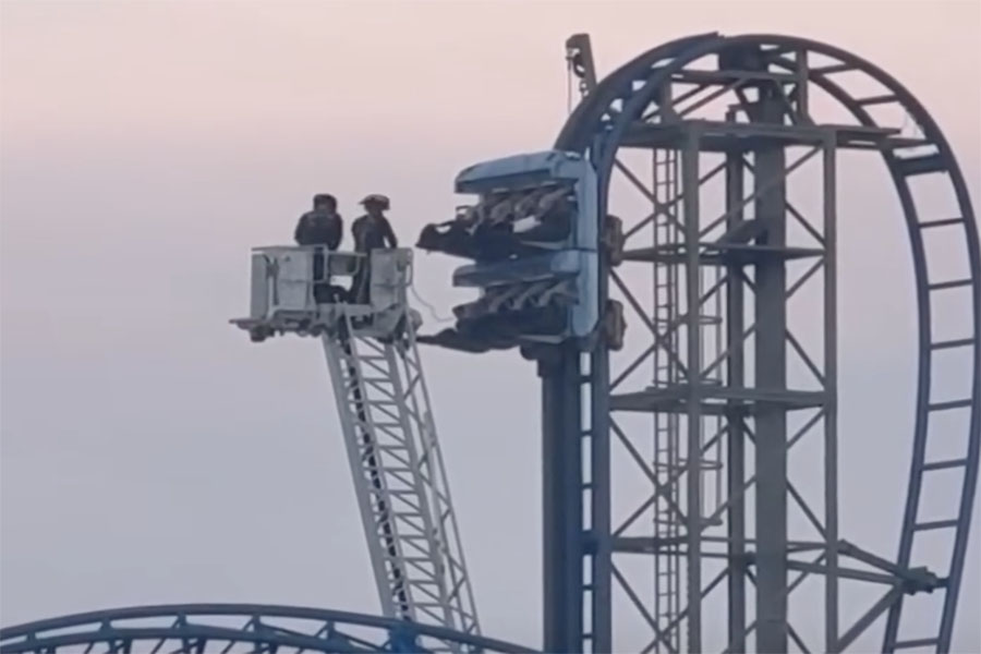 You have to see this! Roller coaster malfunction leaves riders stuck 100 feet in the air for hours