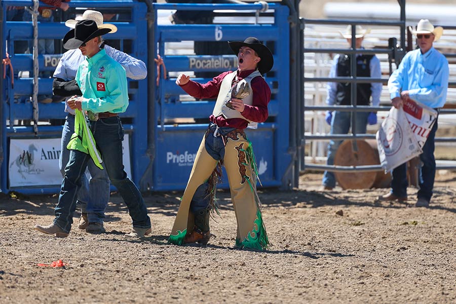 Blackfoot High School Austin Arave wins the bareback state championships