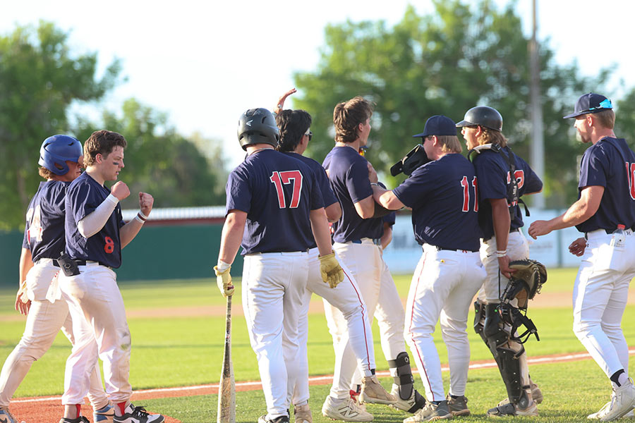 Gate City Grays celebrate a home run from Trayson Kostial (2)
