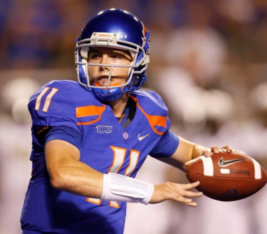 Boise State quarterback Kellen Moore completes a pass against Oregon in a home game in 2009. Moore never lost on the blue turf, going 25-0. Darin Oswald Idaho Statesman file