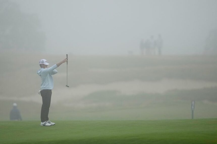 Chase Kyes lines up a putt on the first hole during the first round of the U.S. Open golf tournament at Shinnecock Hills Golf Club in Southampton, N.Y., Thursday, June 18, 2026.(AP Photo/David J. Phillip)
