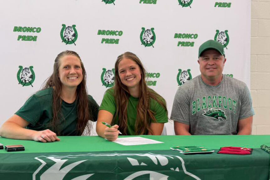 Eva Grimm college signing