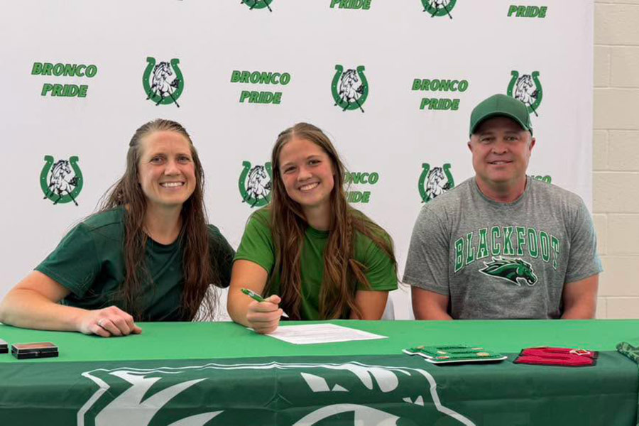 Blackfoot’s Eva Grimm signs to run track and field at Utah Valley