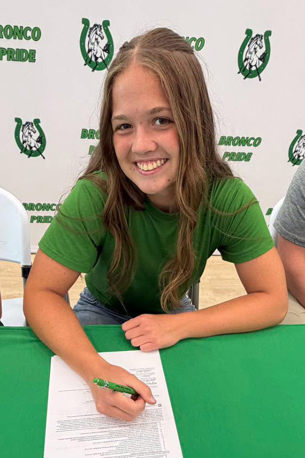 Eva Grimm college signing