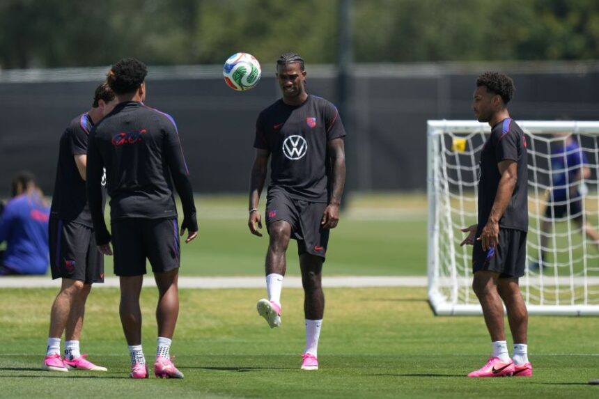United States' Haji Wright, center and teammates attend a training session ahead of their FIFA World Cup match against Australia in Irvine, Calif., Tuesday, June 16, 2026. (AP Photo/Andre Penner)