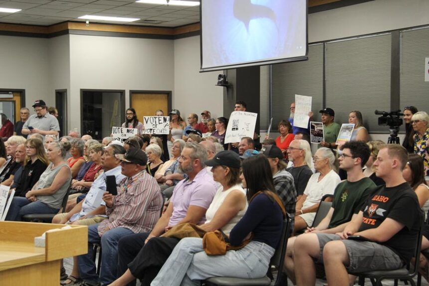 The crowd at Thursday's city council meeting.