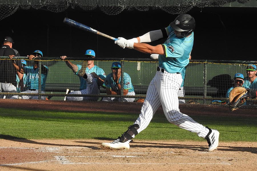 Leerssen settles in after rough 4th, Chukars come back for win