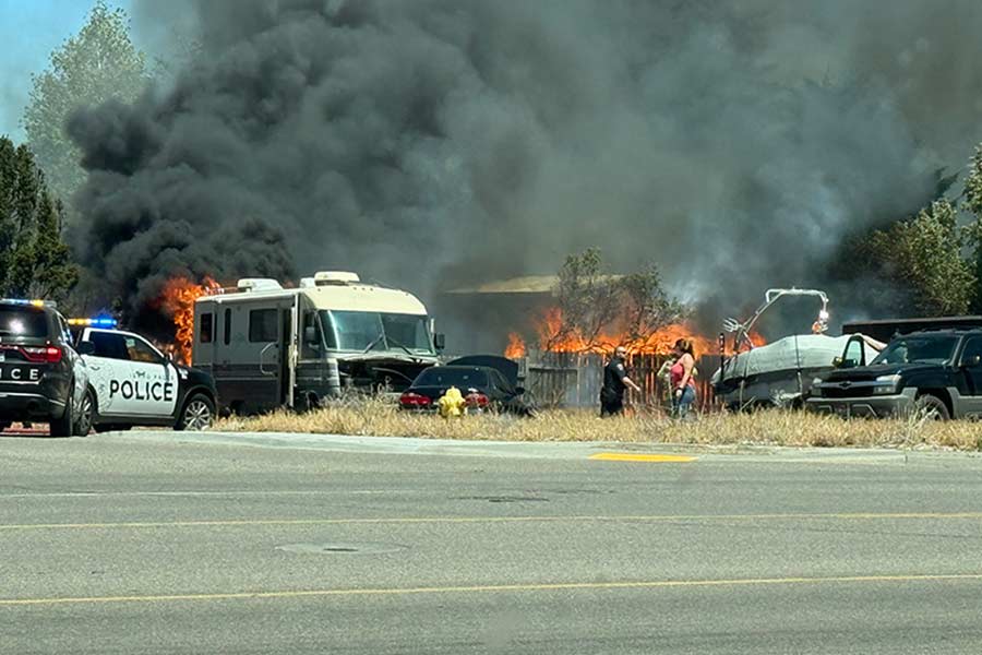 Idaho Falls fire causes damage to homes and multiple vehicles - East ...