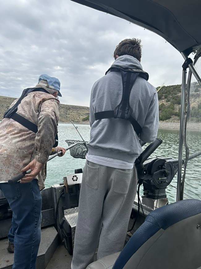 Opa fängt einen von Gabes Fischen in Ririe. | Bill Schiess, EastIdahoNews.com