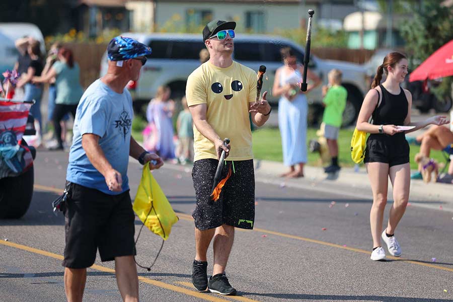 PARADE 11