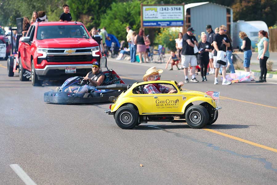 PARADE 8