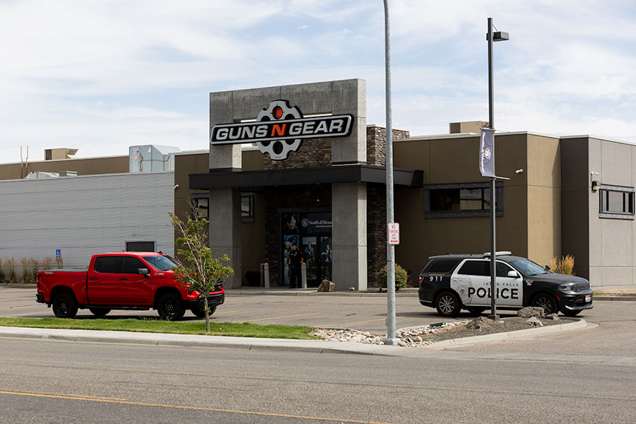 Multiple officers responded to Guns N Gear in Idaho Falls Tuesday afternoon. | Daniel V. Ramirez, EastIdahoNews.com