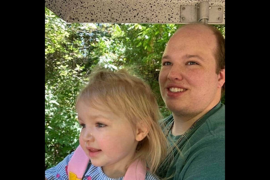 Rylee Baird with his young daughter. | GoFundMe