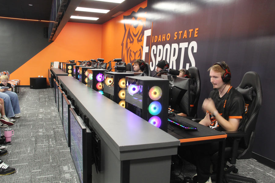 ISU Esports Arena player stations
