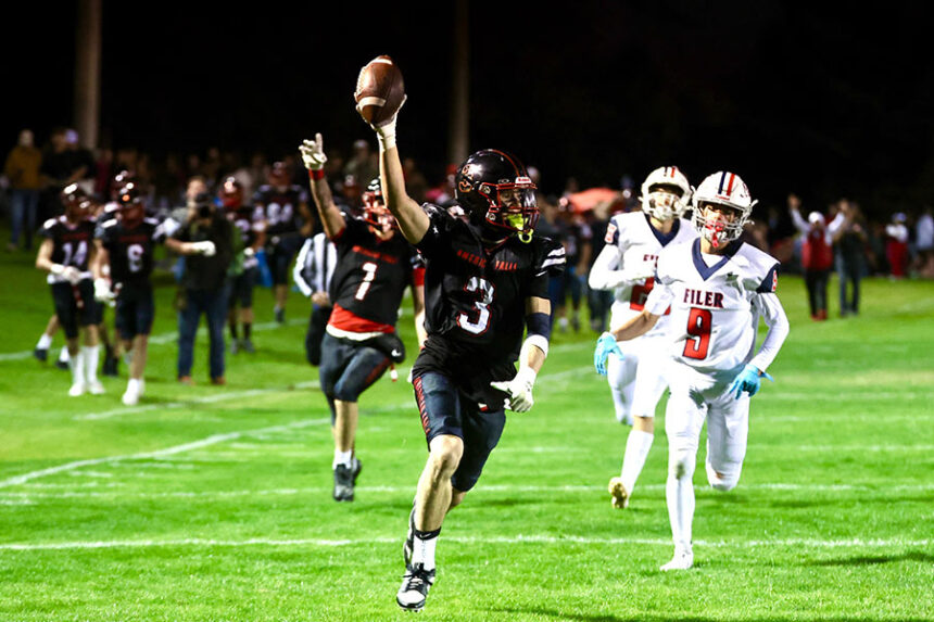 American Falls Onyx Kunsaitis gets the end zone against Filer